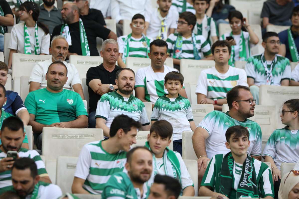 (FOTO GALERİ) Bursaspor-Eskişehirspor Dostluk Maçı Taraftar Fotoğrafları