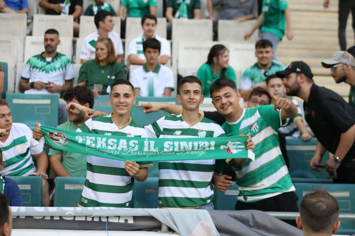 (FOTO GALERİ) Bursaspor-Eskişehirspor Dostluk Maçı Taraftar Fotoğrafları