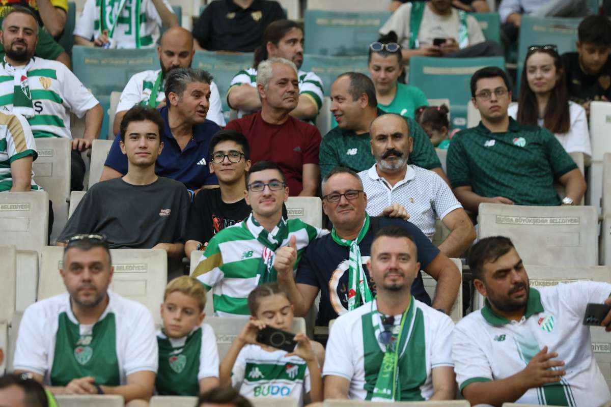 (FOTO GALERİ) Bursaspor-Eskişehirspor Dostluk Maçı Taraftar Fotoğrafları