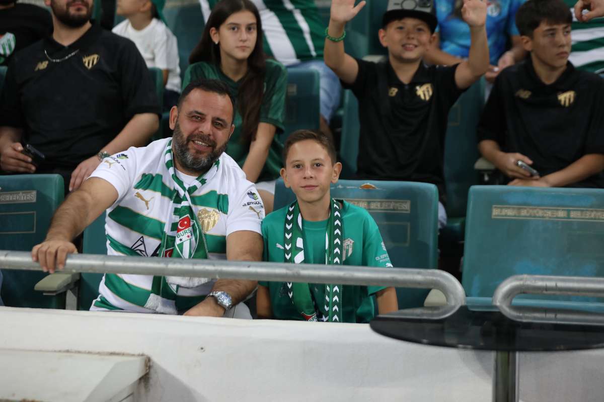 (FOTO GALERİ) Bursaspor-Eskişehirspor Dostluk Maçı Taraftar Fotoğrafları