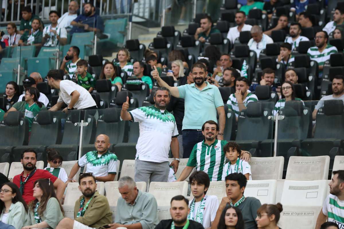 (FOTO GALERİ) Bursaspor-Eskişehirspor Dostluk Maçı Taraftar Fotoğrafları