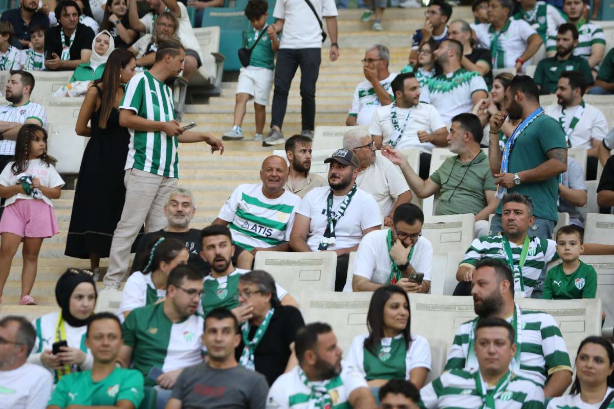 (FOTO GALERİ) Bursaspor-Eskişehirspor Dostluk Maçı Taraftar Fotoğrafları