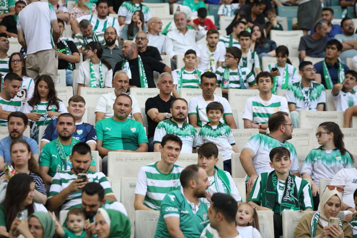 (FOTO GALERİ) Bursaspor-Eskişehirspor Dostluk Maçı Taraftar Fotoğrafları