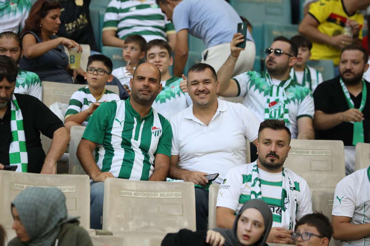(FOTO GALERİ) Bursaspor-Eskişehirspor Dostluk Maçı Taraftar Fotoğrafları