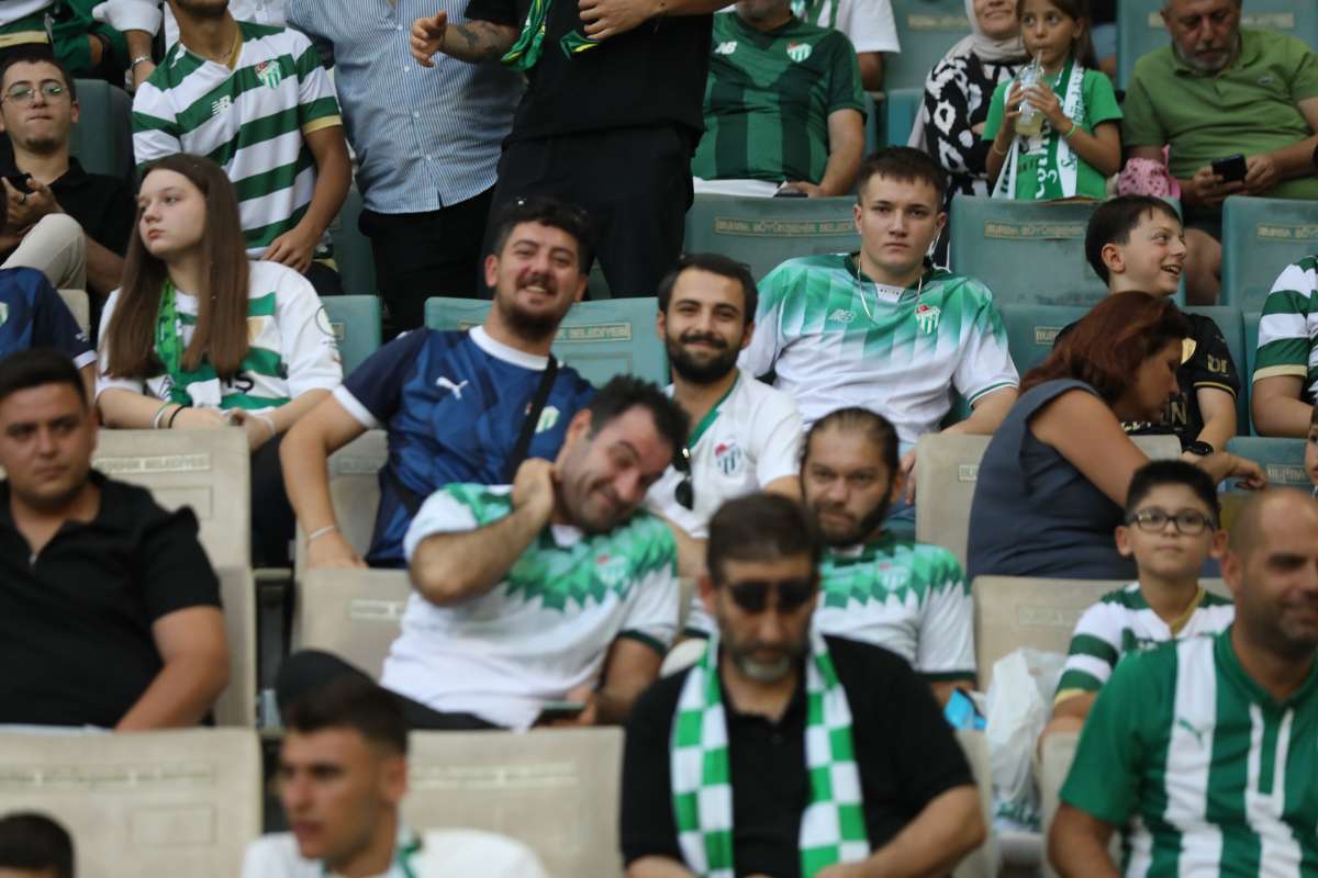(FOTO GALERİ) Bursaspor-Eskişehirspor Dostluk Maçı Taraftar Fotoğrafları