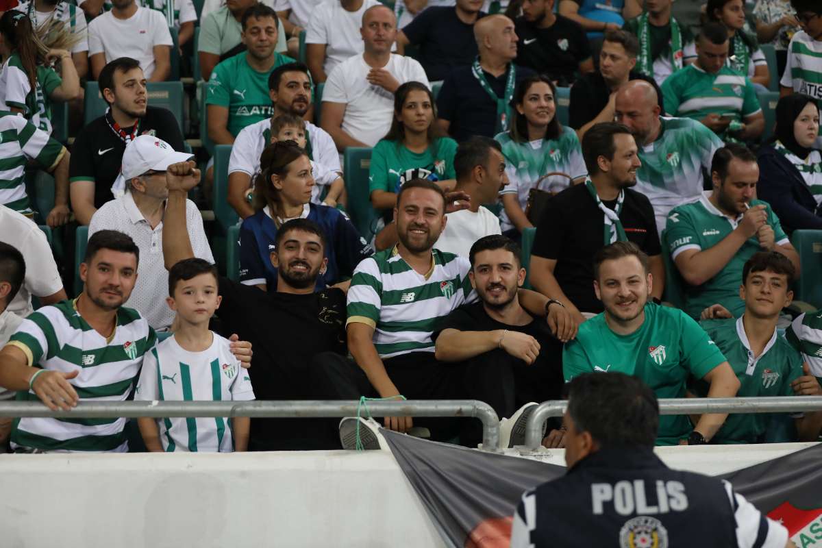 (FOTO GALERİ) Bursaspor-Eskişehirspor Dostluk Maçı Taraftar Fotoğrafları