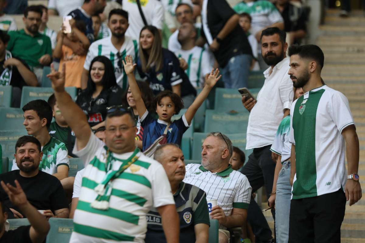 (FOTO GALERİ) Bursaspor-Eskişehirspor Dostluk Maçı Taraftar Fotoğrafları