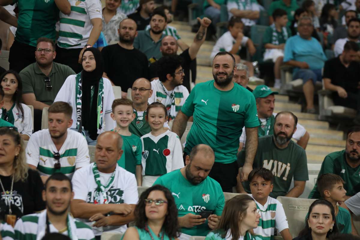 (FOTO GALERİ) Bursaspor-Eskişehirspor Dostluk Maçı Taraftar Fotoğrafları