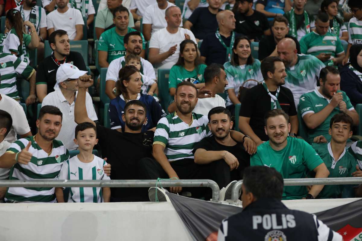(FOTO GALERİ) Bursaspor-Eskişehirspor Dostluk Maçı Taraftar Fotoğrafları
