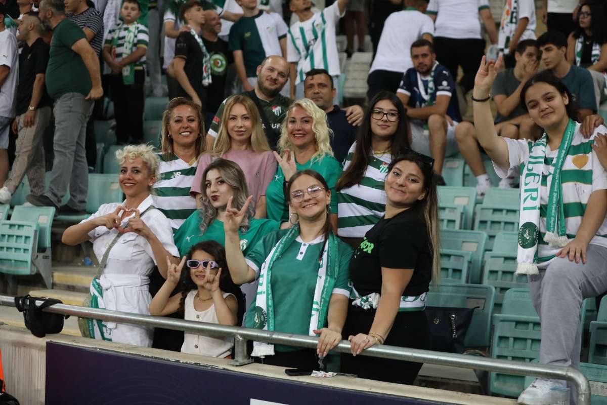 (FOTO GALERİ) Bursaspor-Eskişehirspor Dostluk Maçı Taraftar Fotoğrafları