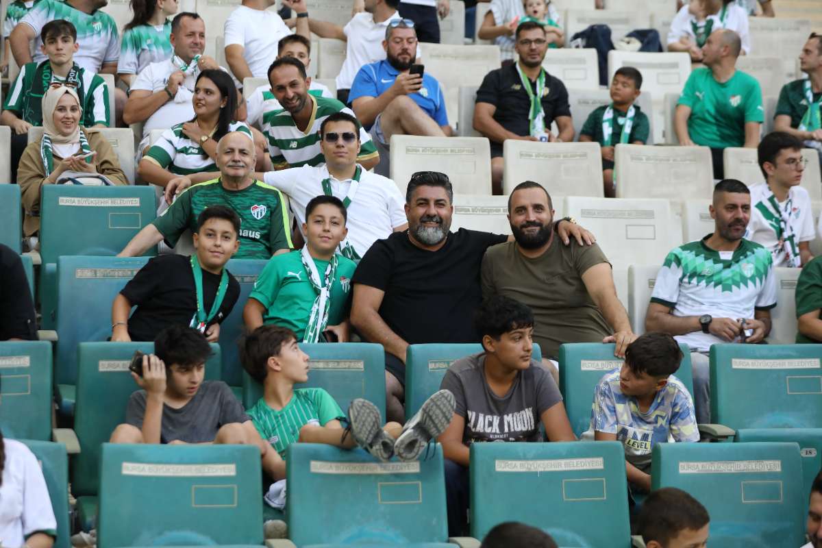 (FOTO GALERİ) Bursaspor-Eskişehirspor Dostluk Maçı Taraftar Fotoğrafları