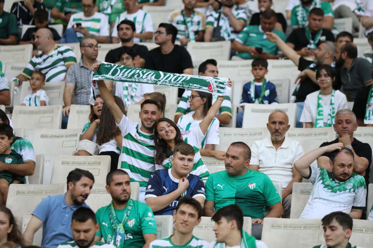 (FOTO GALERİ) Bursaspor-Eskişehirspor Dostluk Maçı Taraftar Fotoğrafları