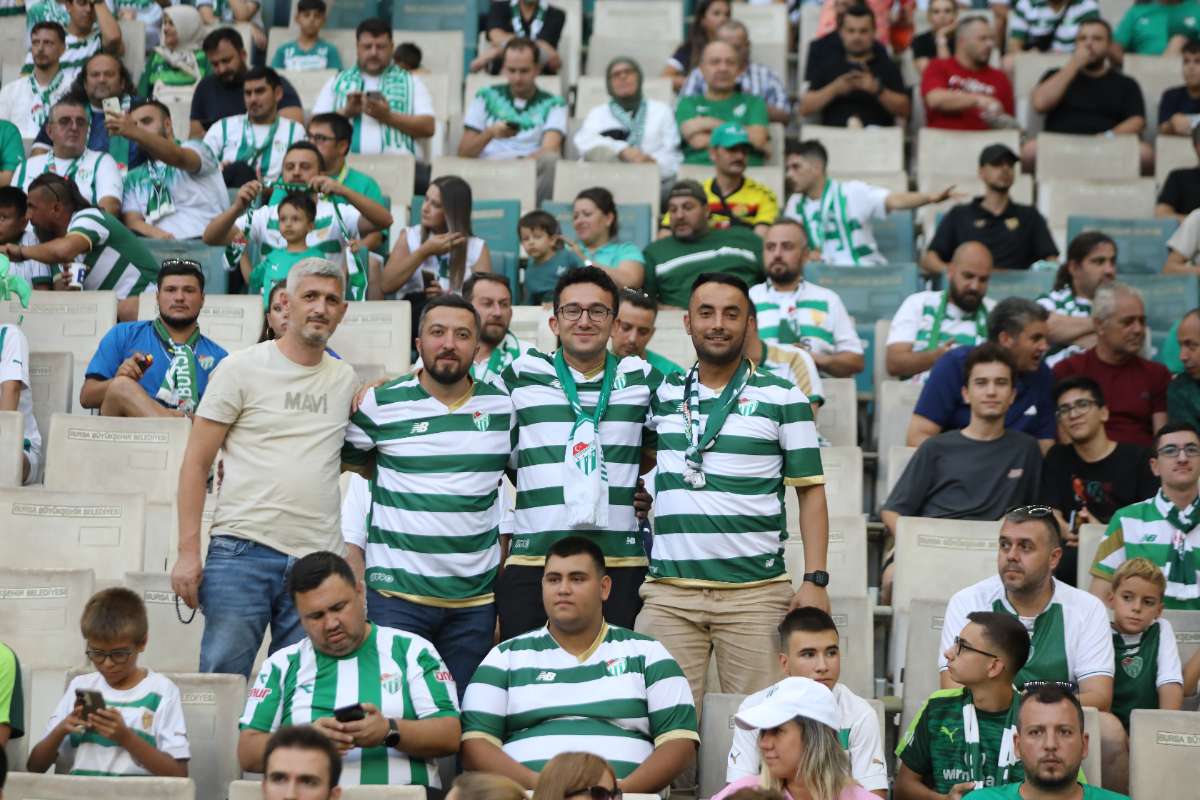 (FOTO GALERİ) Bursaspor-Eskişehirspor Dostluk Maçı Taraftar Fotoğrafları