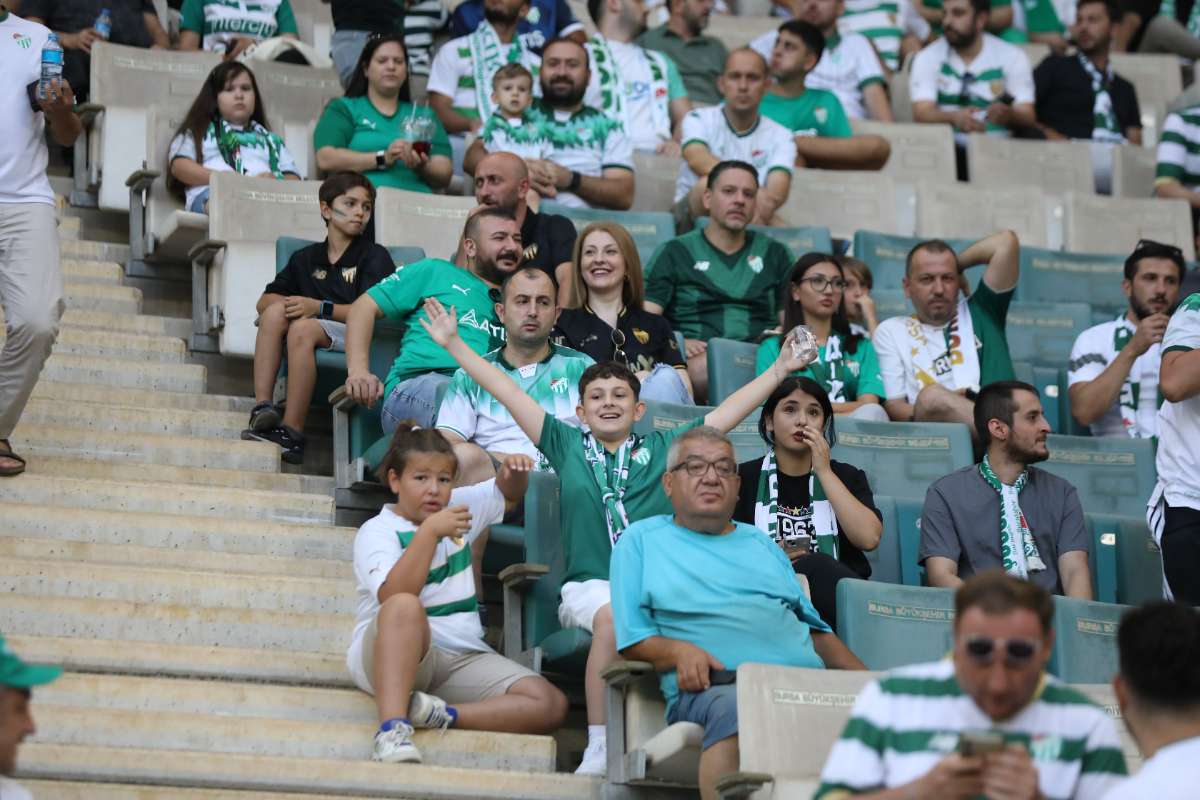 (FOTO GALERİ) Bursaspor-Eskişehirspor Dostluk Maçı Taraftar Fotoğrafları
