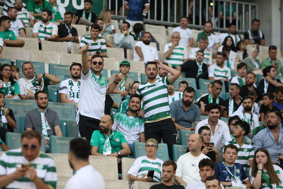 (FOTO GALERİ) Bursaspor-Eskişehirspor Dostluk Maçı Taraftar Fotoğrafları