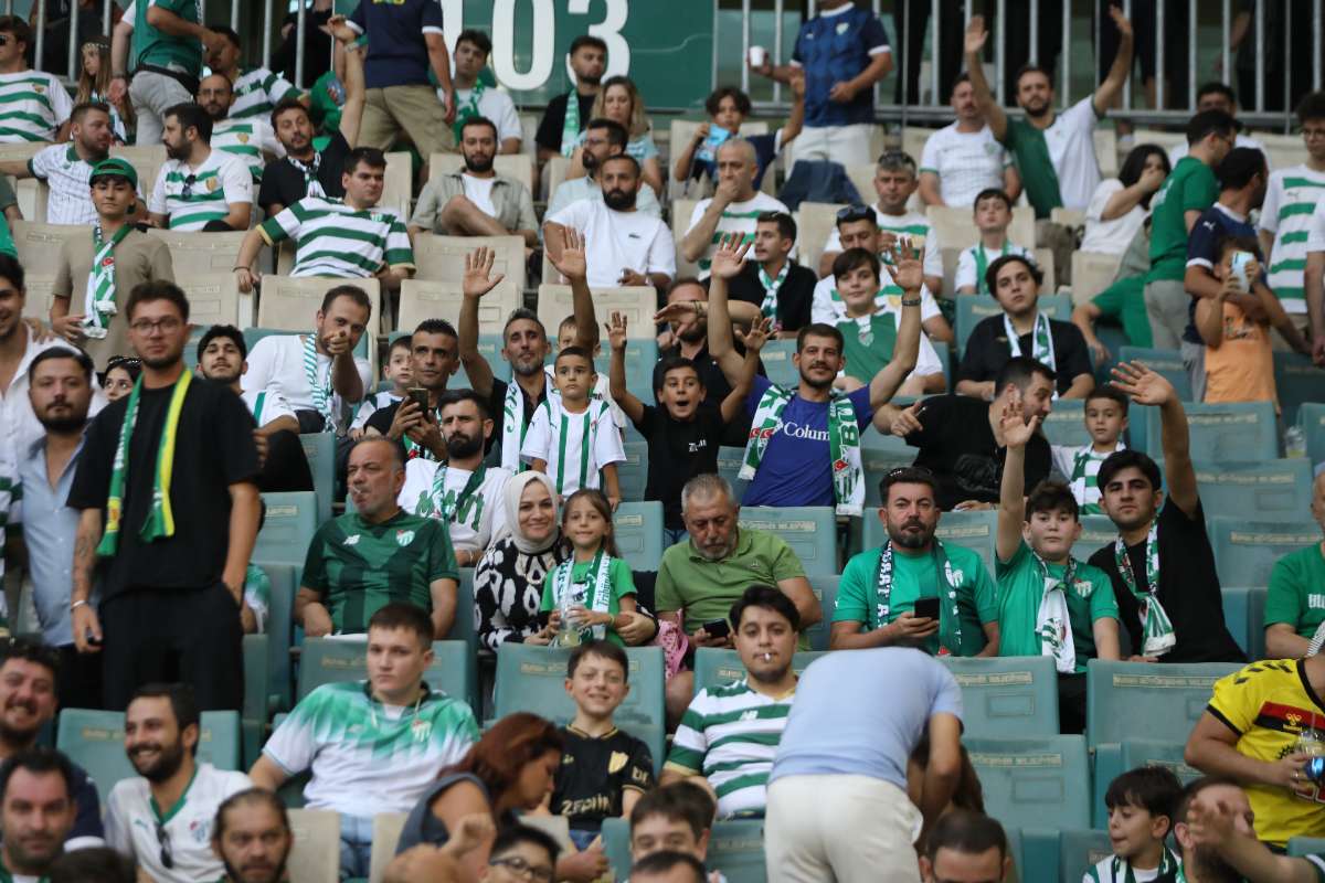 (FOTO GALERİ) Bursaspor-Eskişehirspor Dostluk Maçı Taraftar Fotoğrafları