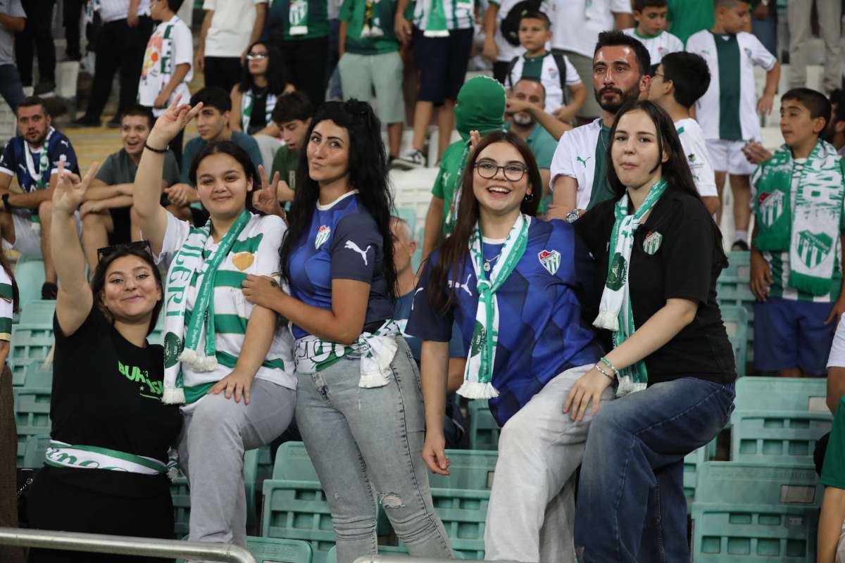 (FOTO GALERİ) Bursaspor-Eskişehirspor Dostluk Maçı Taraftar Fotoğrafları