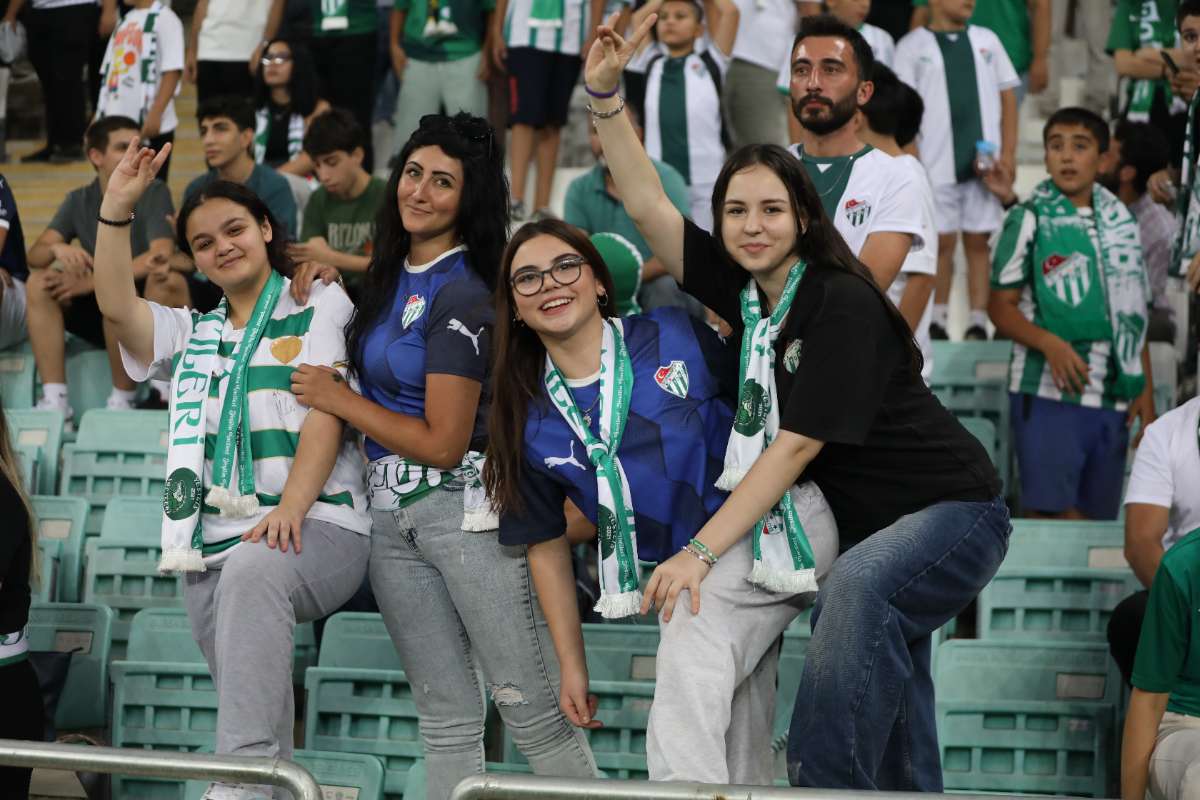 (FOTO GALERİ) Bursaspor-Eskişehirspor Dostluk Maçı Taraftar Fotoğrafları