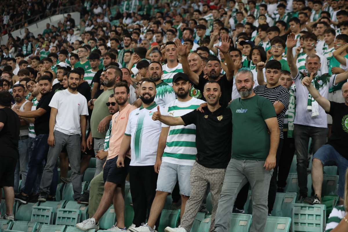(FOTO GALERİ) Bursaspor-Eskişehirspor Dostluk Maçı Taraftar Fotoğrafları