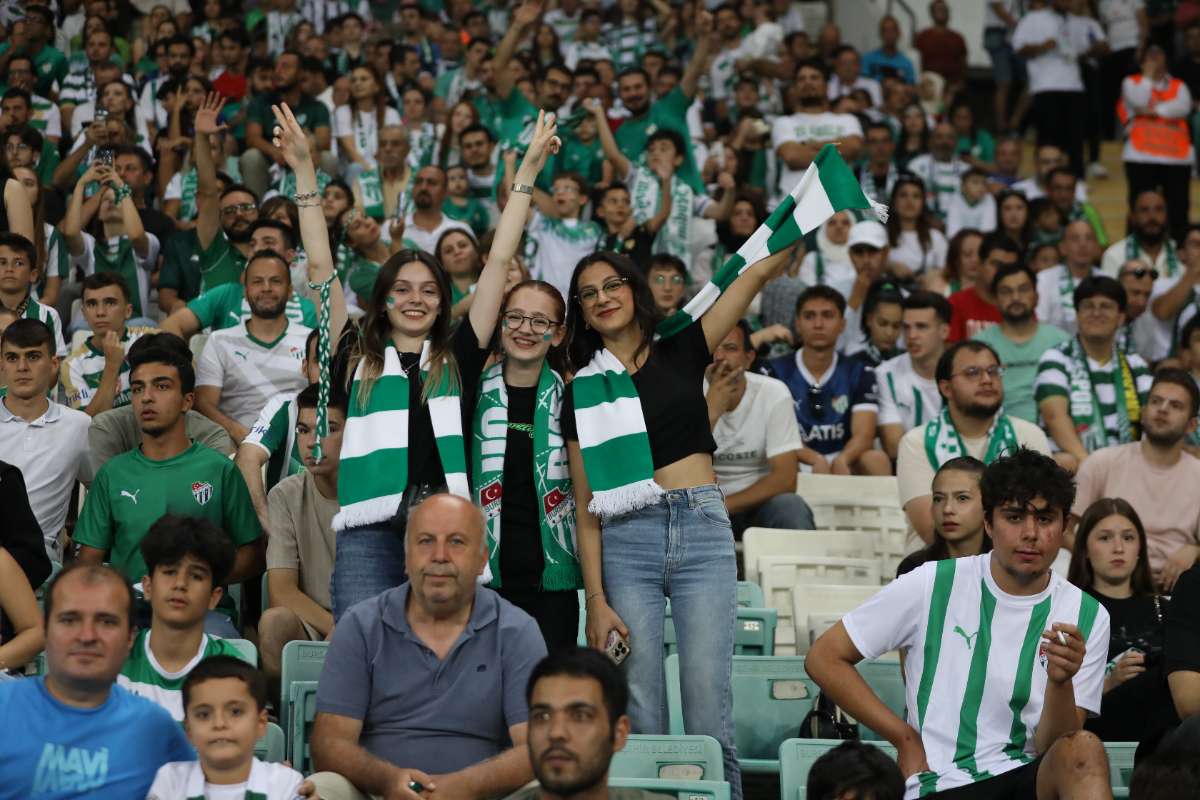 (FOTO GALERİ) Bursaspor-Eskişehirspor Dostluk Maçı Taraftar Fotoğrafları