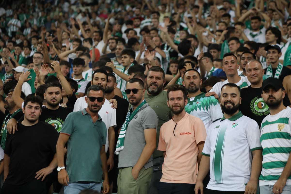 (FOTO GALERİ) Bursaspor-Eskişehirspor Dostluk Maçı Taraftar Fotoğrafları