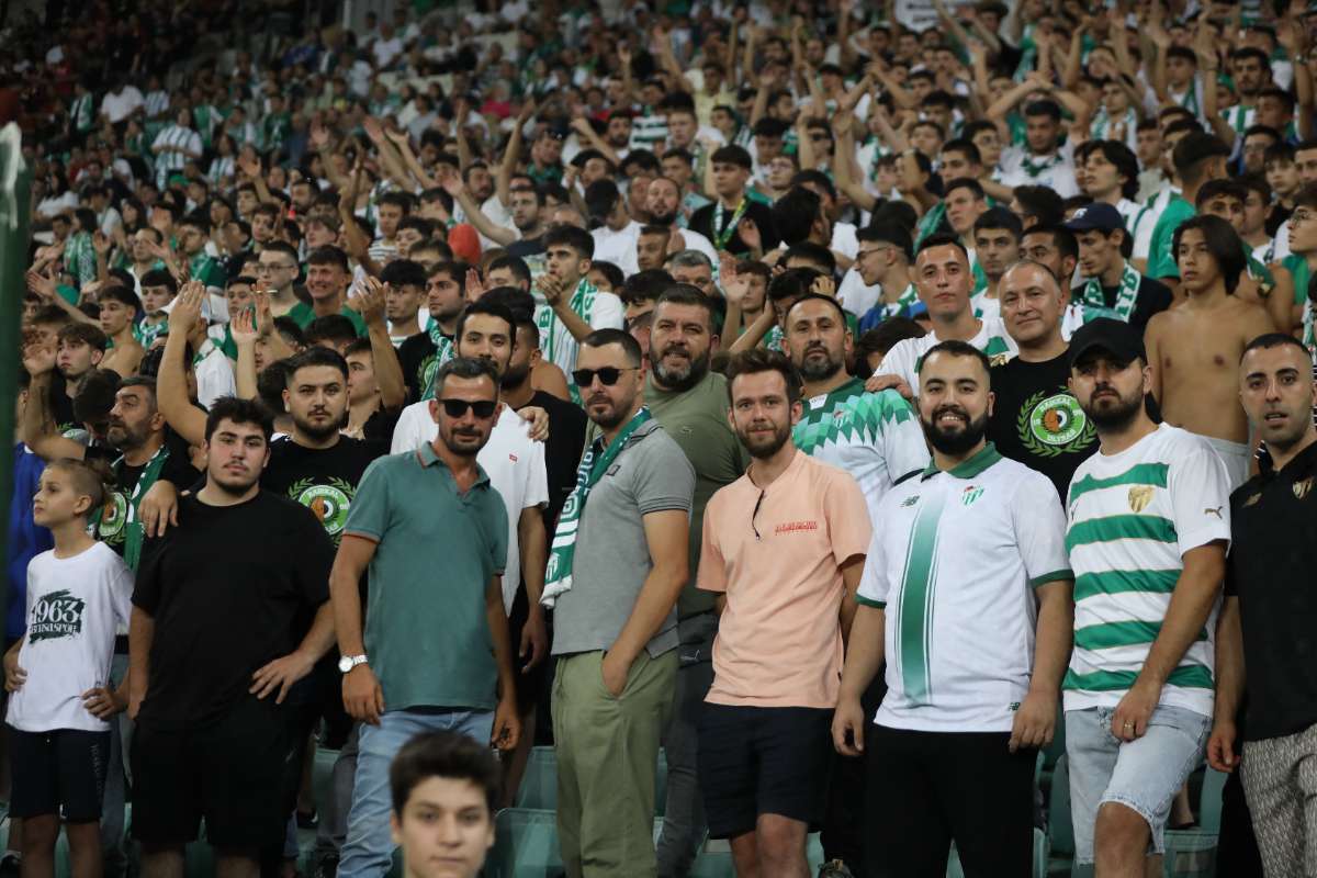 (FOTO GALERİ) Bursaspor-Eskişehirspor Dostluk Maçı Taraftar Fotoğrafları