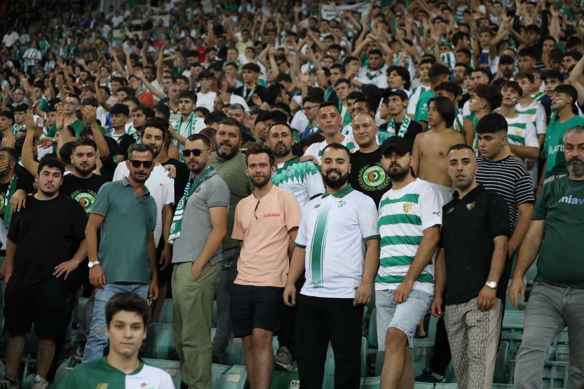 (FOTO GALERİ) Bursaspor-Eskişehirspor Dostluk Maçı Taraftar Fotoğrafları