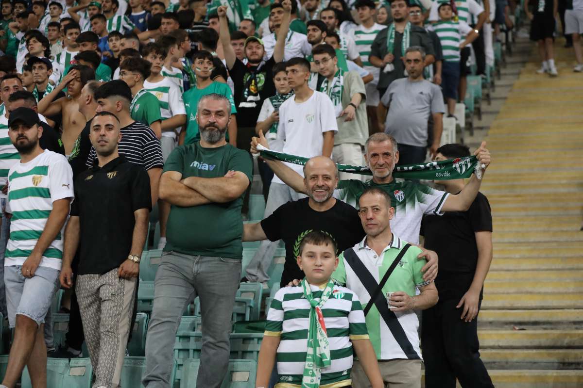 (FOTO GALERİ) Bursaspor-Eskişehirspor Dostluk Maçı Taraftar Fotoğrafları
