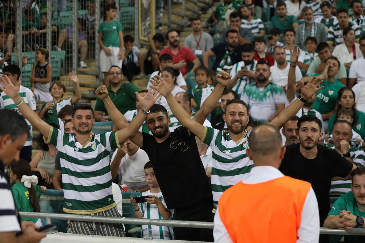 (FOTO GALERİ) Bursaspor-Eskişehirspor Dostluk Maçı Taraftar Fotoğrafları