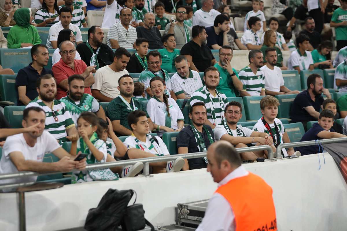 (FOTO GALERİ) Bursaspor-Eskişehirspor Dostluk Maçı Taraftar Fotoğrafları