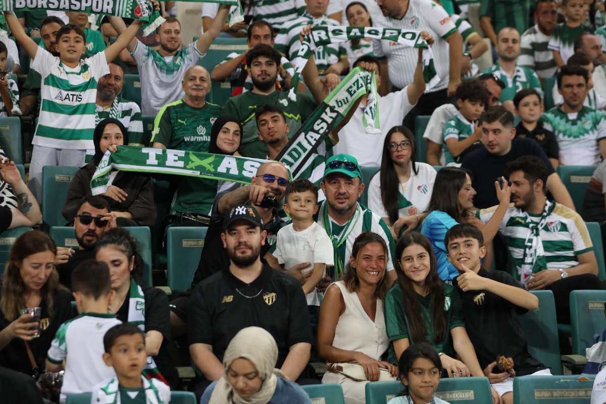 (FOTO GALERİ) Bursaspor-Eskişehirspor Dostluk Maçı Taraftar Fotoğrafları