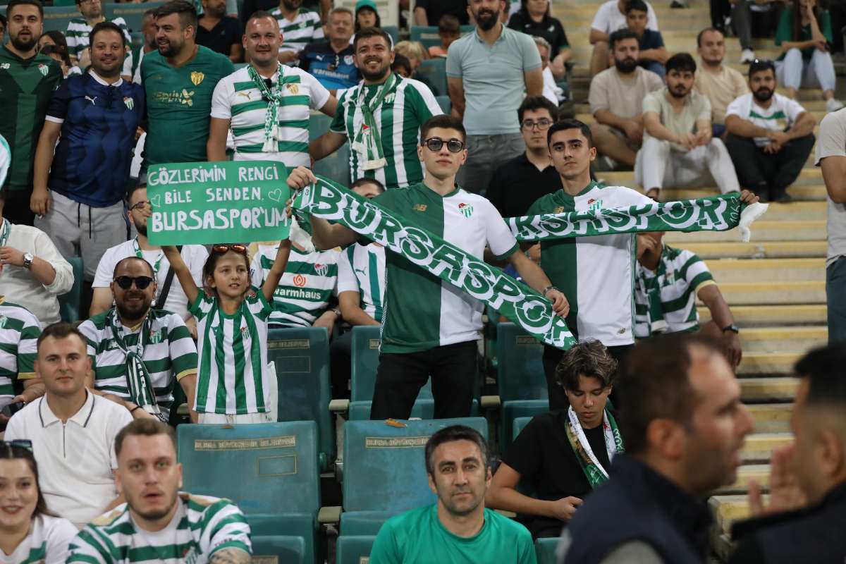 (FOTO GALERİ) Bursaspor-Eskişehirspor Dostluk Maçı Taraftar Fotoğrafları