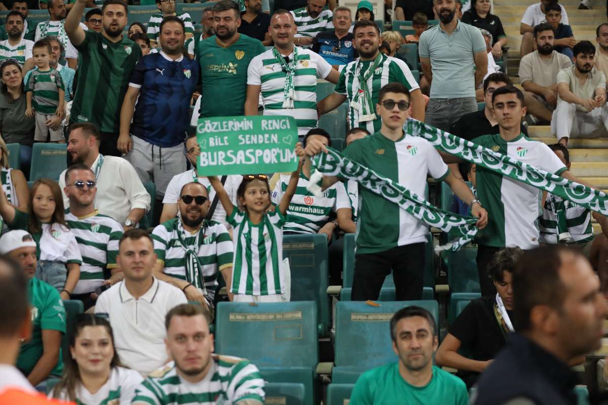 (FOTO GALERİ) Bursaspor-Eskişehirspor Dostluk Maçı Taraftar Fotoğrafları