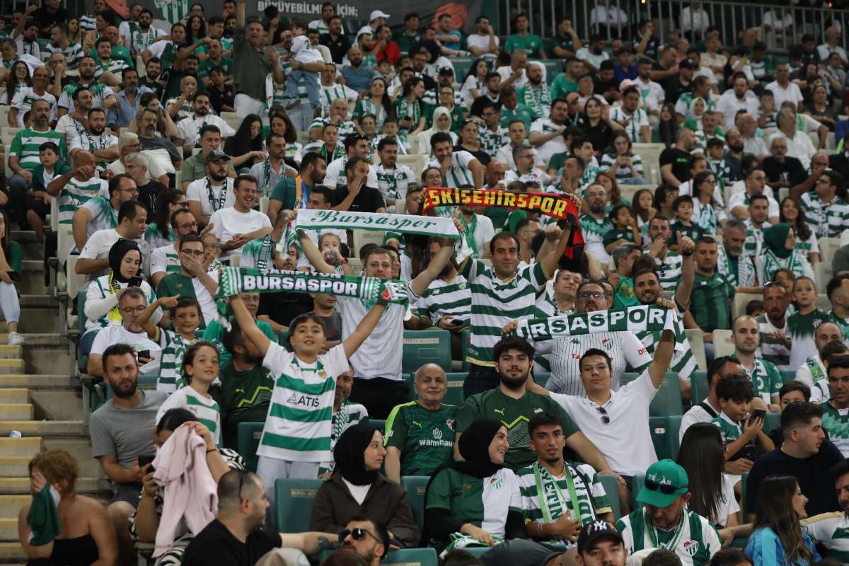 (FOTO GALERİ) Bursaspor-Eskişehirspor Dostluk Maçı Taraftar Fotoğrafları