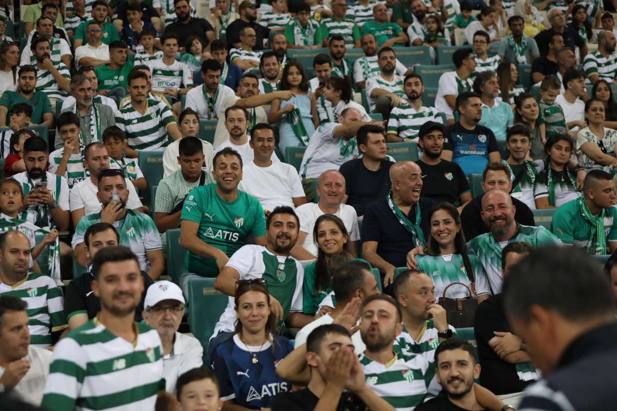 (FOTO GALERİ) Bursaspor-Eskişehirspor Dostluk Maçı Taraftar Fotoğrafları