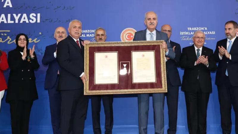 Trabzon’a İstiklal Madalyası verildi