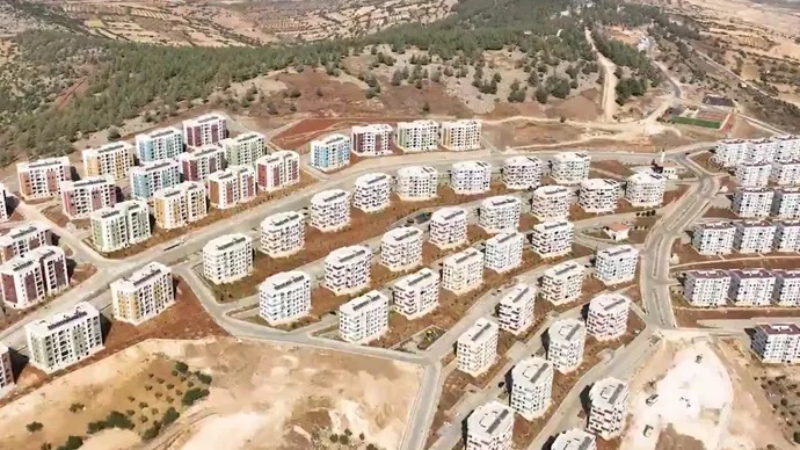 Deprem bölgesi yeniden inşa ediliyor