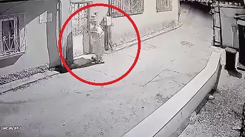 Bursa’da palyaço kıyafetli şahıs gözaltına alındı