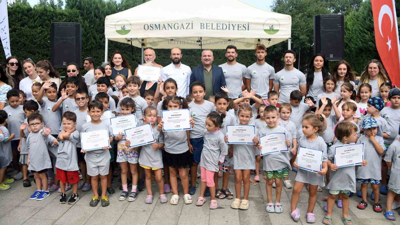 Osmangazili minikler yaz tatilinde yüzmeyi öğrendi