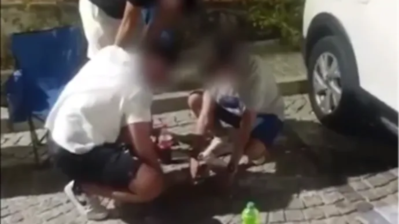 Mudanya Zabıtası, çevreyi kirleten gençlere çöp toplattı