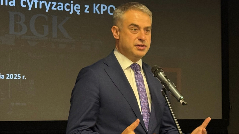 Polonya, Ukrayna'ya internet yardımını kesiyor