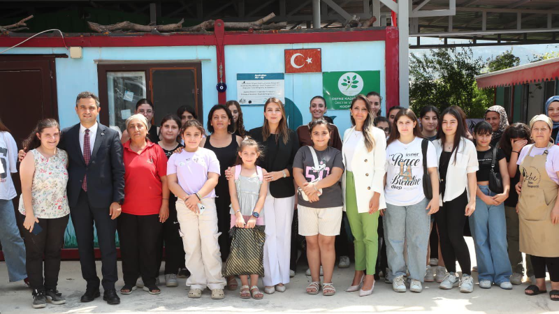 Vali Masatlı’nın eşi, ’Yüreğimizdeki Işık’ projesinde kız çocuklarıyla bir araya geldi