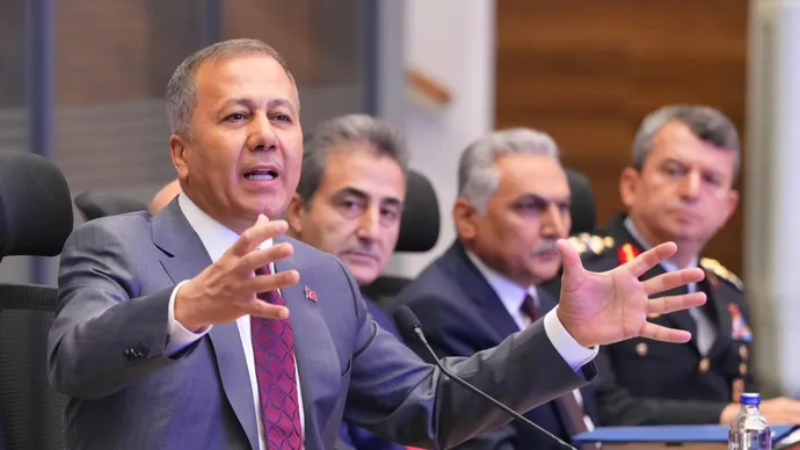 Bakan Yerlikaya, Büyükşehir valileriyle görüştü