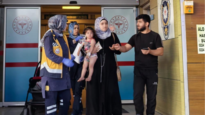 Fare zehri yiyen 2 yaşındaki çocuk hastaneye kaldırıldı