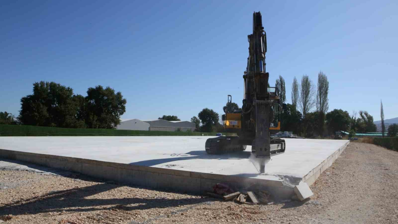 Alaaddinbey’de kaçak yapılara temelden müdahale