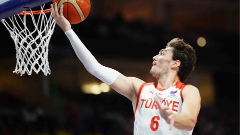 12 DEV ADAM ÇEKYA KARŞIŞINDA