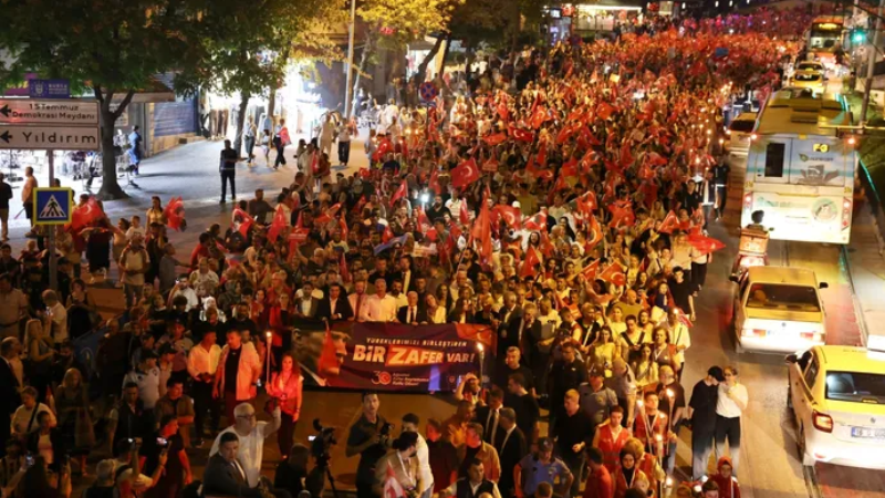 Bursa’da Zafer Bayramı Göksel ile kutlandı