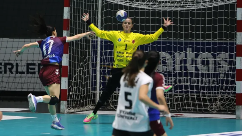 Büyükşehir'in kadın hentbolcuları finalde