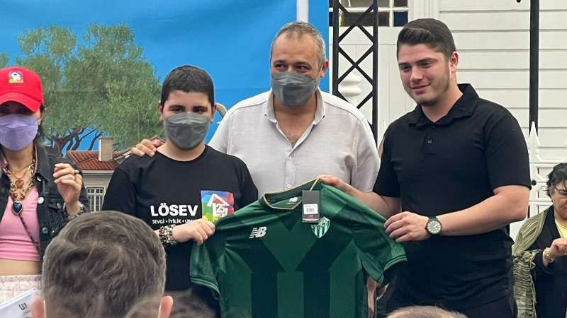 Lösemi’yi yenen Demir’e Mudanyalı Bursasporlular’dan sürpriz