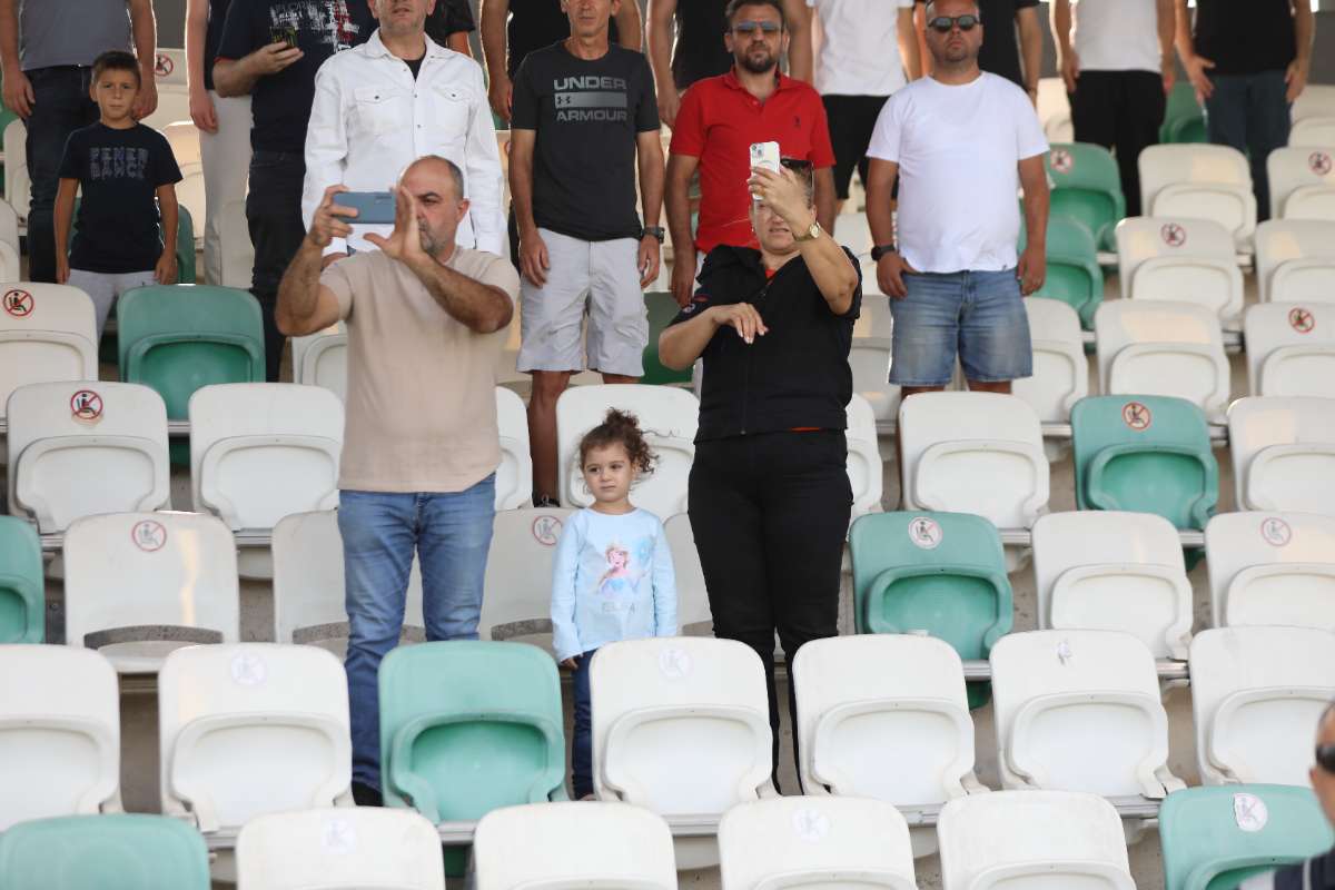 (FOTO GALERİ) Yıldırımspor-Kestel Çilekspor Taraftar Fotoğrafları